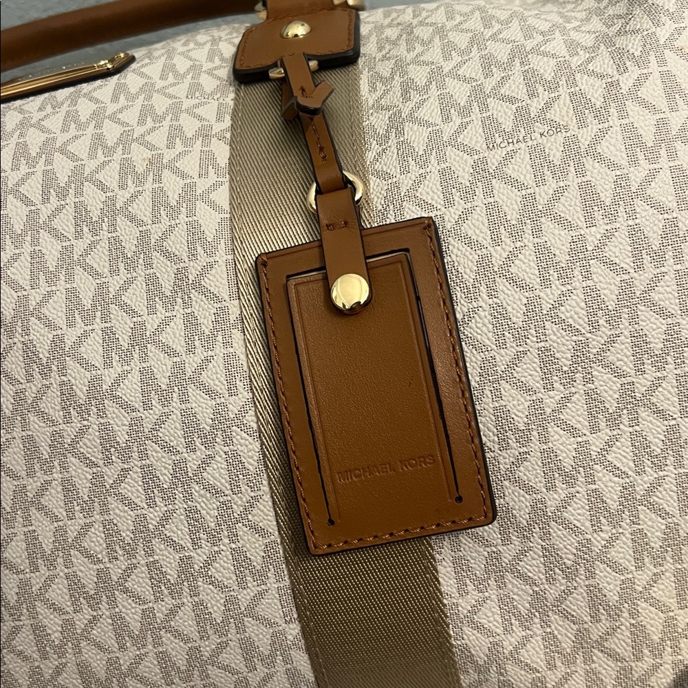 Michael Kors Cream and Tan Weekender Bag - Picture 7 of 11